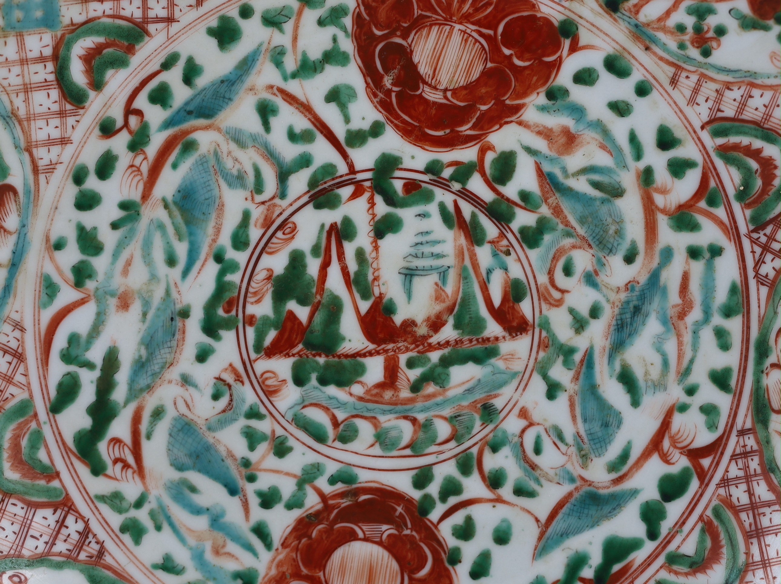 .A Chinese Ming enamelled porcelain dish, Zhangzhou ware (Swatow), late 16th/early 17th century, 42.5 cm diameter, minor faults